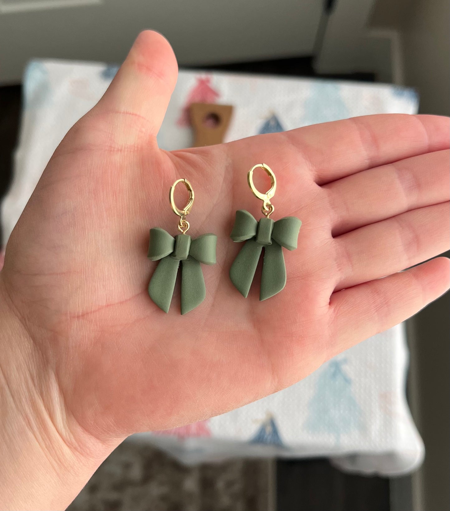 3D Bow Huggies - Green