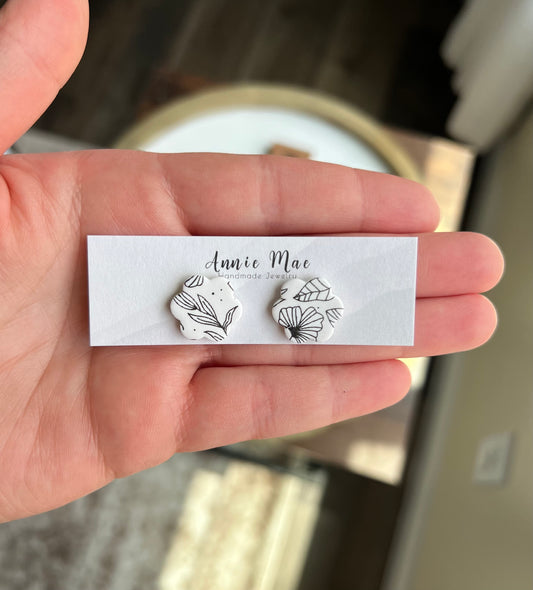 Daisy Flower Stud