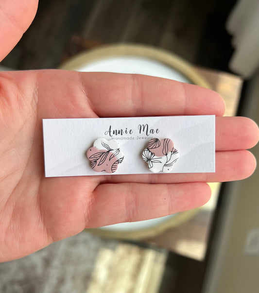 Daisy Flower Stud